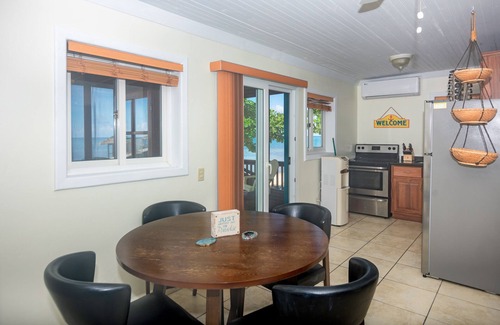 Roatan House | Modern Beachfront Casita with Dock and pool ON THE BEACH