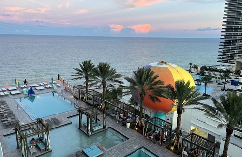Hollywood Condo | Modern Beachfront Condo with Stunning Ocean View