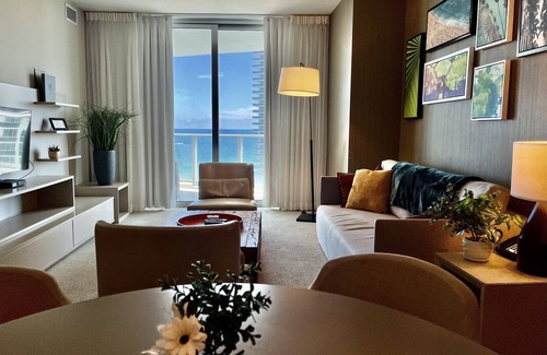 Hollywood Condo | Modern Beachfront Condo with Stunning Ocean View