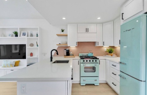 Townsite Cottage | Modern Beachfront Cottage