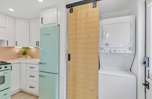 Townsite Cottage | Modern Beachfront Cottage