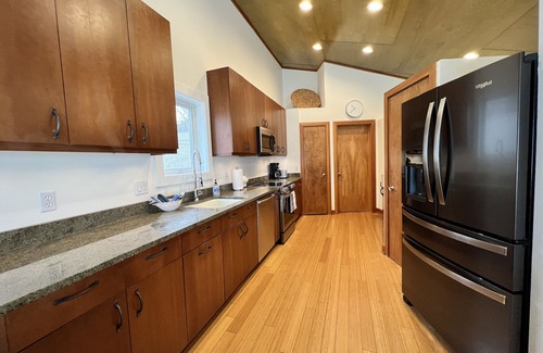 Union Pier House | Modern Beachfront Home With Breathtaking Lake Views and Hot Tub