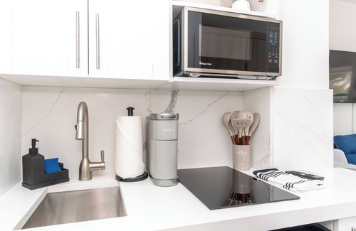 North Beach Apartment | Modern Beachfront Studio w/Beach Essentials. Just steps from the beach!