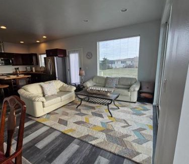 Coupeville House | Modern Beachfront Stay at the Admiralty Retreat