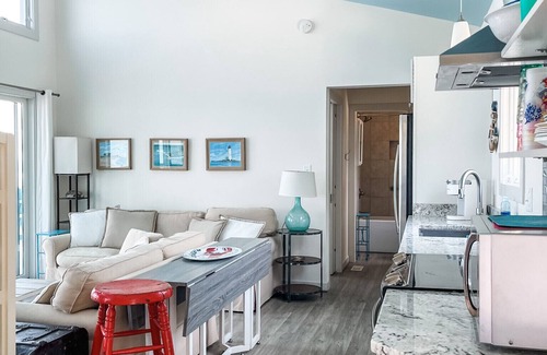 Bavon Cottage | Modern Beachfront Cottage with Endless Bay Views