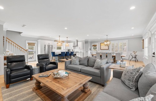 West Dennis House | Modern Beachside Luxury – 4BR Home with Plunge Pool & Pool House