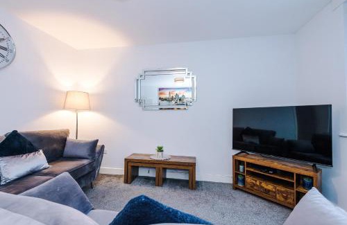 Bury Apartment | Modern & Beautiful 4 Bedroom, Bury Town Centre
