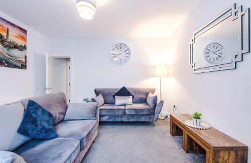 Bury Apartment | Modern & Beautiful 4 Bedroom, Bury Town Centre