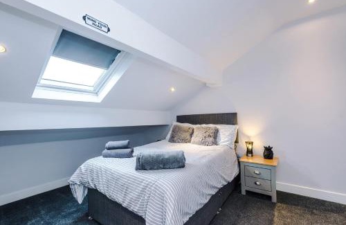 Bury Apartment | Modern & Beautiful 4 Bedroom, Bury Town Centre