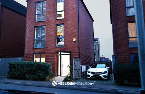 Coulsdon West House | Modern Beautiful 5 bed -Sleeps 13 - Free Parking