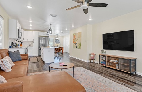 Lawndale/ Wayside House | Modern, beautifully renovated 3 bed/3 bath house