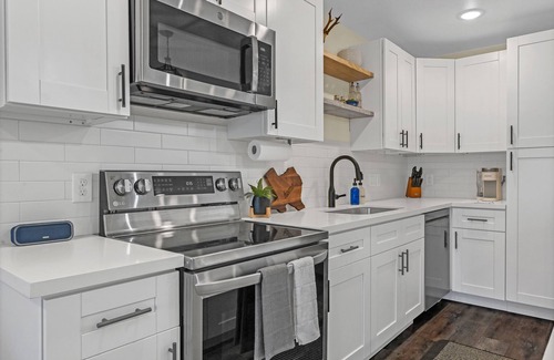 Lawndale/ Wayside House | Modern, beautifully renovated 3 bed/3 bath house