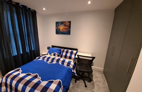 Seacroft House | Modern Bedrooms in a House