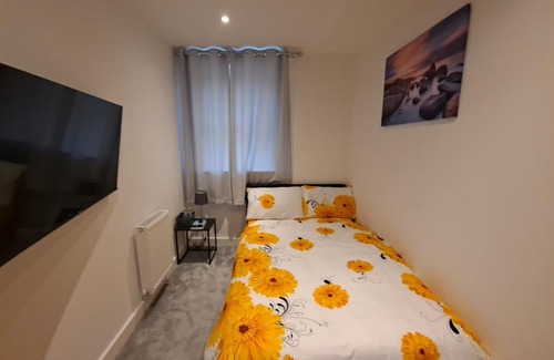 Seacroft House | Modern Bedrooms in a House