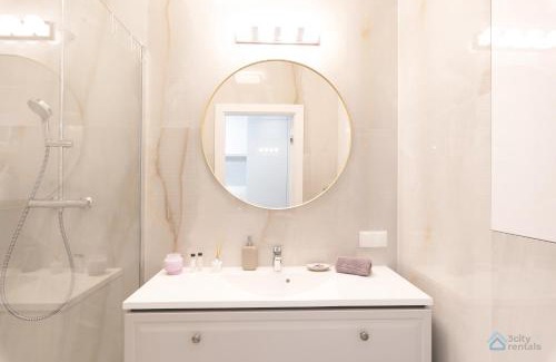 Dziaki Lesne Apartment | Modern Beige and Grey 3city Apartment in Gdynia by Noclegi Renters