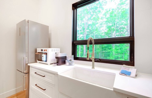 Mancelona Cabin | Modern Bellaire Cabin < 5 Mi to Lake & Slopes!
