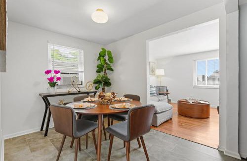 Bellevue Apartment | Modern Bellevue Retreat Near Stadiums & Downtown