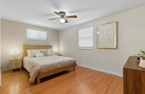 Bellevue Apartment | Modern Bellevue Retreat Near Stadiums & Downtown