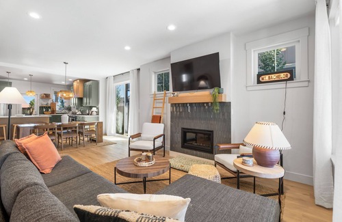 Old Farm District House | Modern Bend Home — Hot Tub, Sauna, Cold Plunge + Dog-Friendly Yard