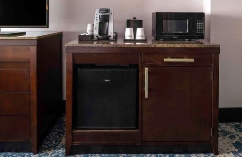 Bethesda Hotel | Modern Bethesda Pet Friendly Unit Near Red Line And NIH Access - 4 Rooms
