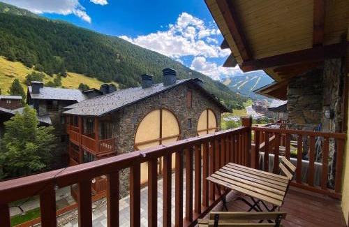 Soldeu Apartment | Modern Black Studio Penthouse En Valle De Incles - Parking Gratis l by BonesVacances