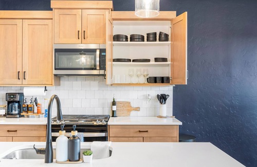 Southwest Ada County Alliance House | Modern - Blackstone - Turf Backyard - Stocked Kitchen
