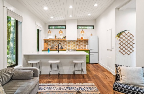 New Plymouth Cabin | Modern Boho Bungalow |Hottub & fireplace
