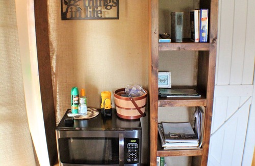 Kingston Cabin | Modern Boho cabin near the Buffalo and all the trails!