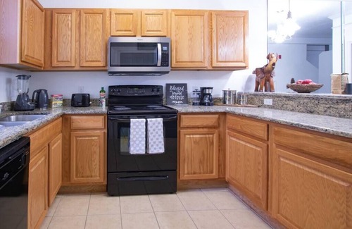 Gainesville Condo | Modern Boho 💐 King Bed 2BD Condo