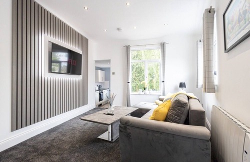 Bolton Apartment | Modern Bolton Retreat - Stylish Comfort