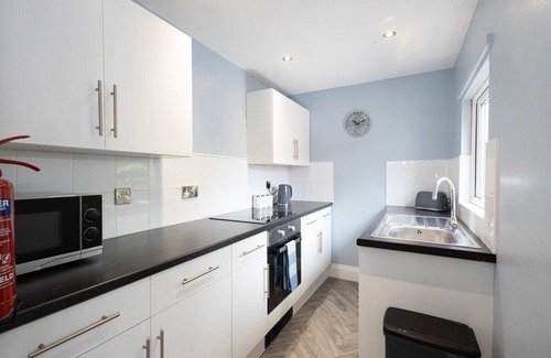 Bolton Apartment | Modern Bolton Retreat - Stylish Comfort