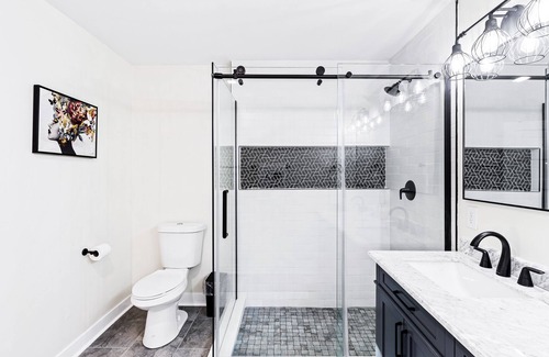 Crestwood House | MODERN BOURBON A FRAME, HOT TUB, FIREPIT, GAMES, CLOSE TO LOUISVILLE, SLEEPS 14