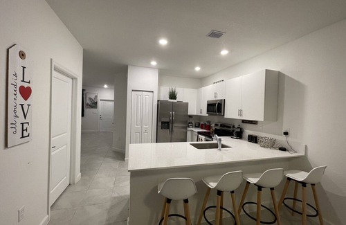 Homestead House | Modern Brand New 3-Bedroom Townhome near The Everglades and The Keys