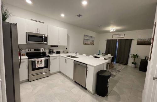 Homestead House | Modern Brand New 3-Bedroom Townhome near The Everglades and The Keys