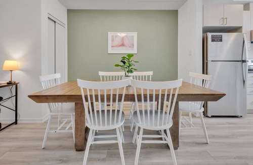 Ajax House | Modern, Brand New, King Beds | THH