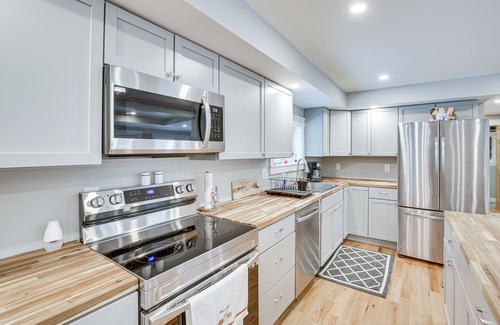 Bridgton House | Modern Bridgton Vacation Rental ~ 12 Mi to Slopes!