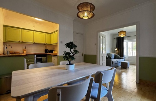 Grand Canal Dock Apartment | Modern, bright 1 bed apart. near Grand Canal Dock