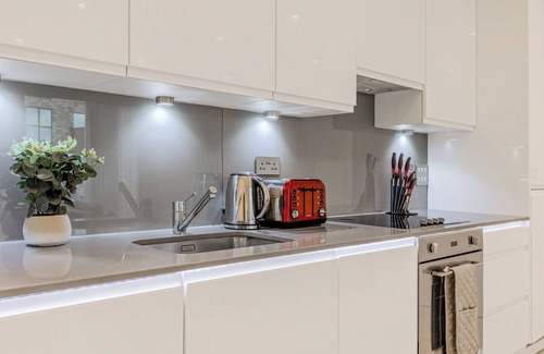 Park Royal Apartment | Modern Bright 1BR flat, 20 min to the Centre