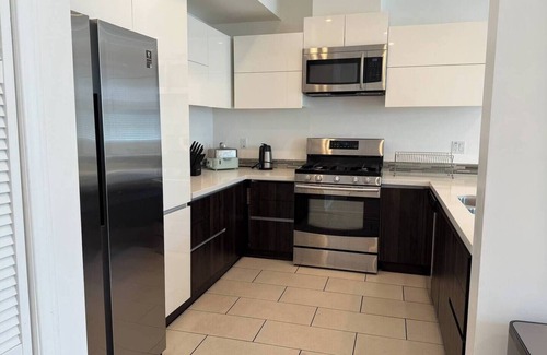 East Village Apartment | Modern & Bright 2BR Retreat/Prime LocationnnSharennSave