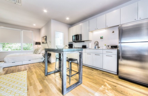 Zilker Apartment | Modern Bright Clean New Apartment Walk To Zilker, Close To Downtown