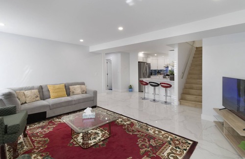 Newton House | Modern Bright Full house Central Stay - Major attractions nearby