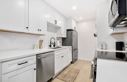 El Cajon Apartment | Modern & Bright Long Term Apt. Work & Study Ready