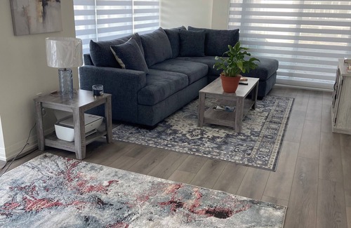 Vaughan Apartment | 🛏️ Modern 📸 Bright, Private Room with Ensuite – 2 Min Walk to Vaughan Mills!
