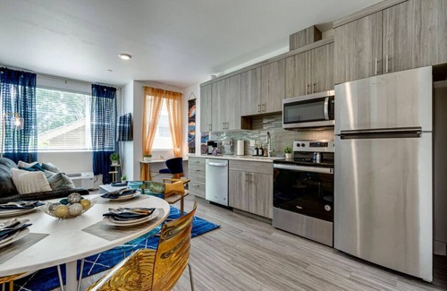 King Apartment | Modern & Bright Studio, Fast WiFi, Walkable to NE Portland Neighborhoods, Alberta Arts/Williams District