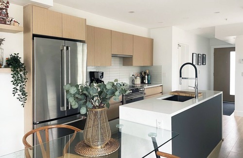 North Vancouver House | Modern bright townhome near mountains and beaches