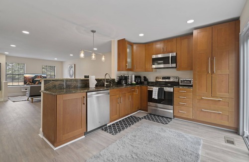 Clifton House | Modern & Bright TH Near Dulles Airport Free Parking