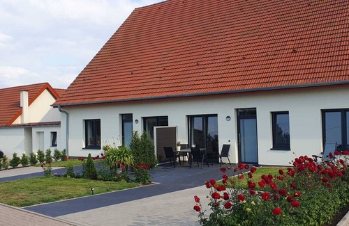 Bissendorf Apartment | Modern, bright vacation apartment with terrace, sauna & alpacas - pure relaxation!