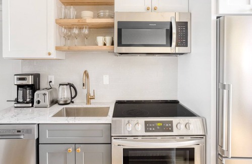 North Brookline Apartment | Modern Brookline 1BR w/ Gym, steps to Green Line, by Blueground