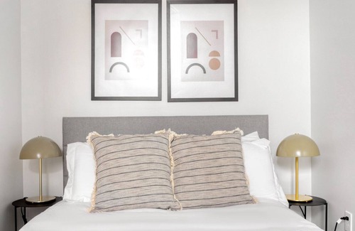 North Brookline Apartment | Modern Brookline 1BR w/ Gym, steps to Green Line, by Blueground