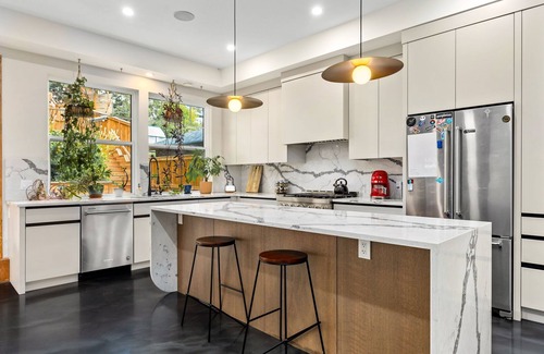 Ramsay House | Modern Brownstone Retreat Near Downtown, Zoo, Saddledome & River Pathways